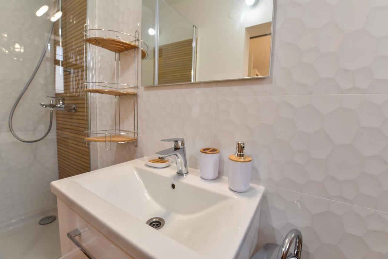 New Luxury 3 Bedroom 4 Air Conditioners Задар Екстер'єр фото