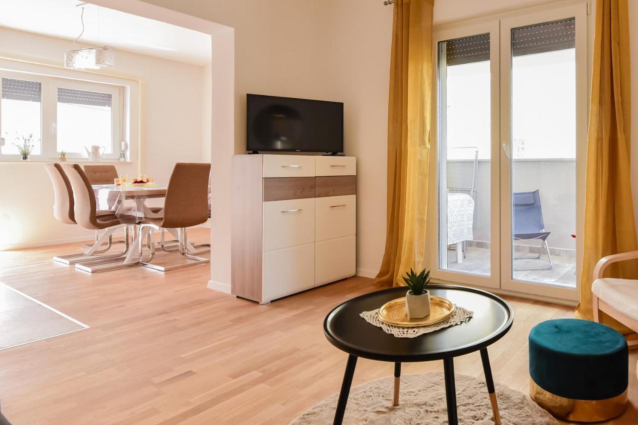 New Luxury 3 Bedroom 4 Air Conditioners Задар Екстер'єр фото